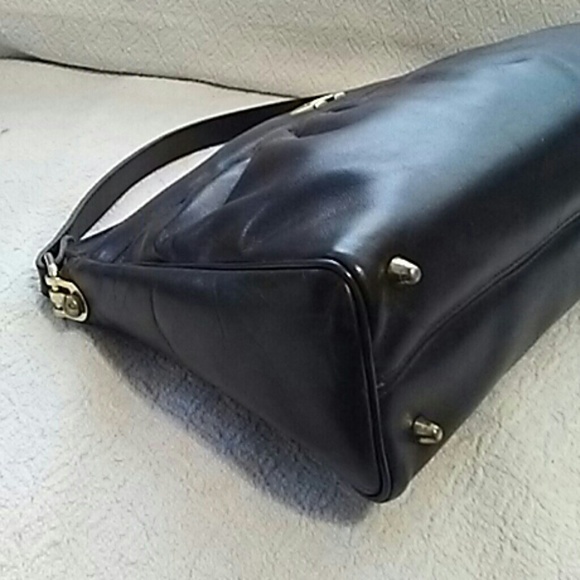 Etienne Aigner Black Leather Shoulder Bag - Picture 4 of 7